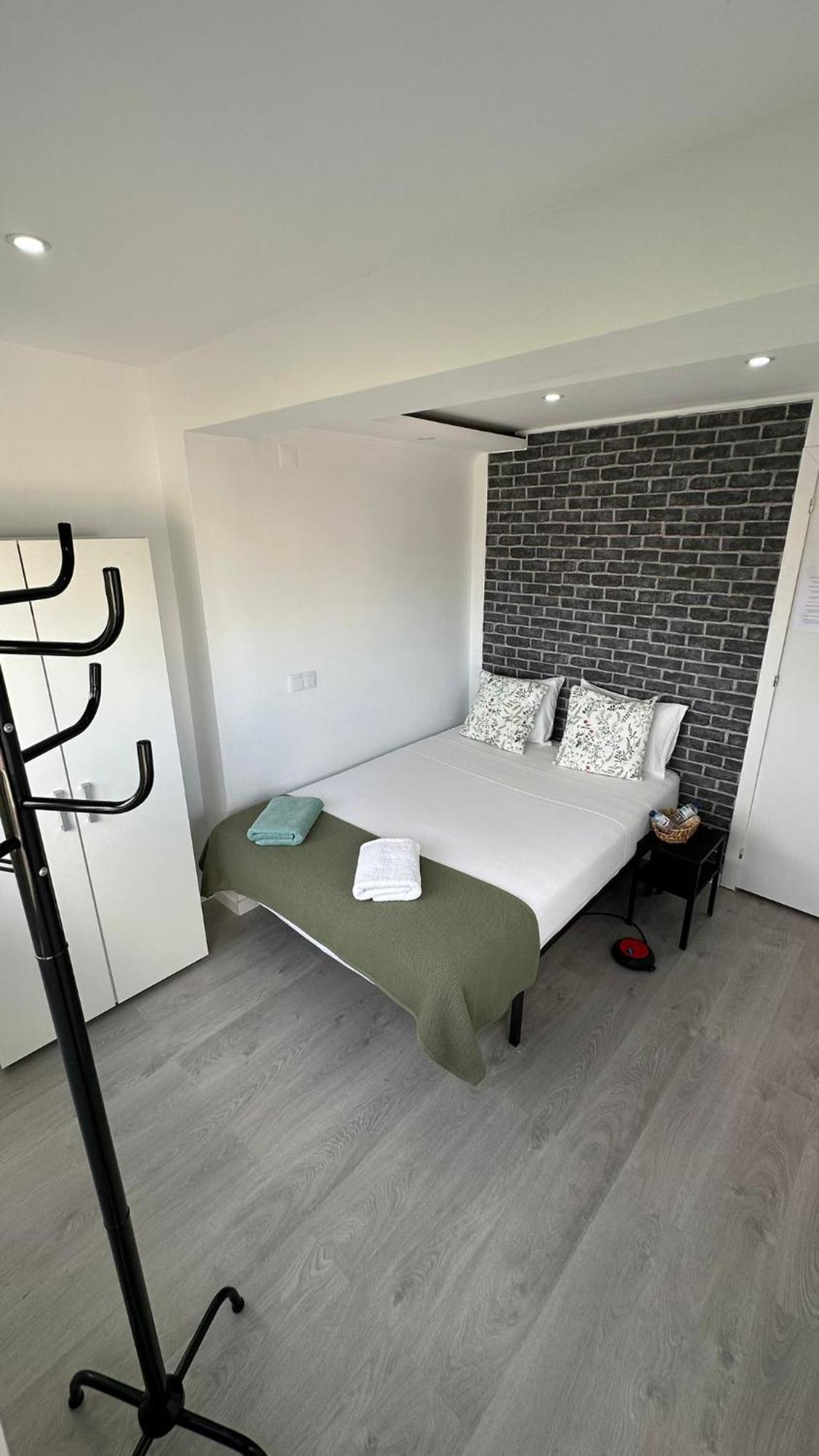 Quarto Aeroporto Lisbon Luaran gambar