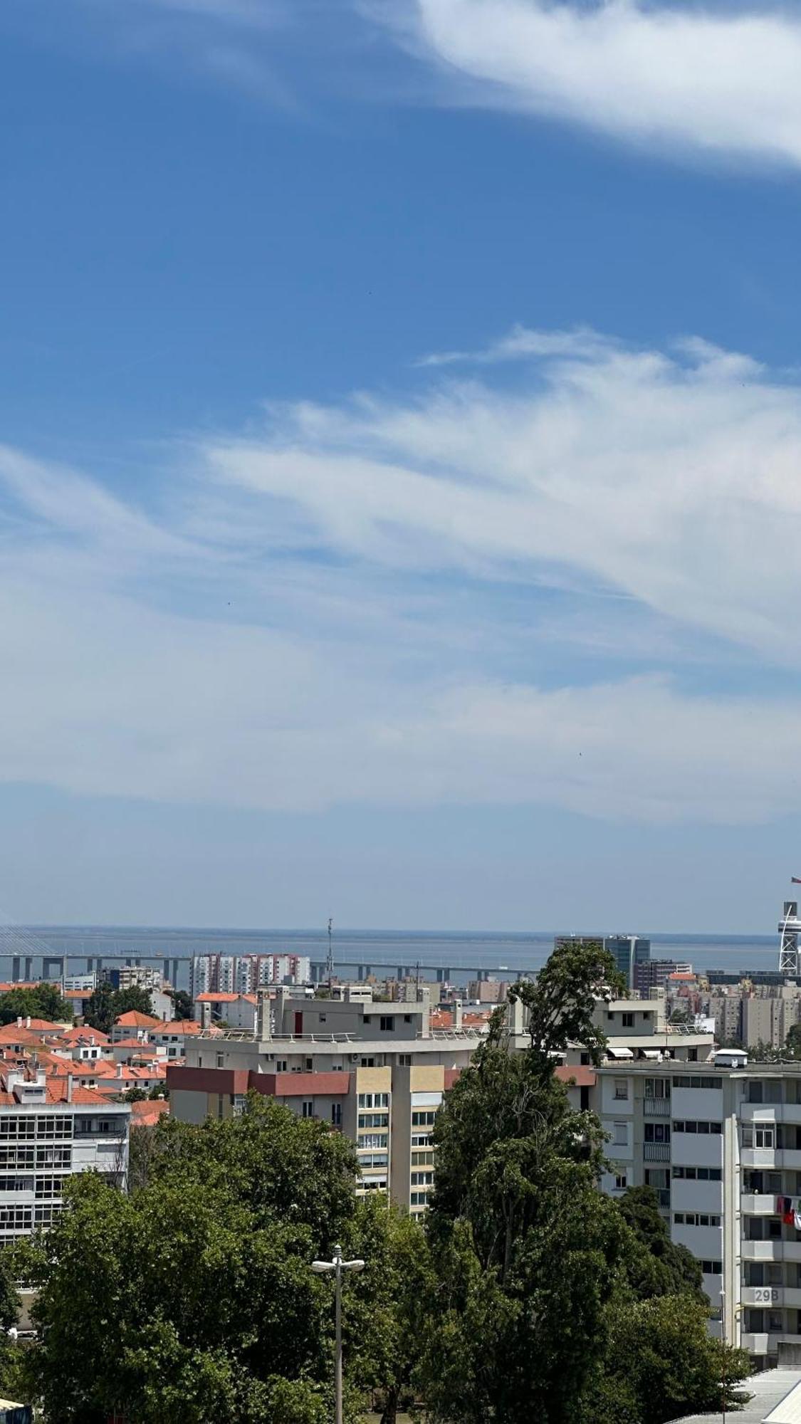 Quarto Aeroporto Lisbon Luaran gambar